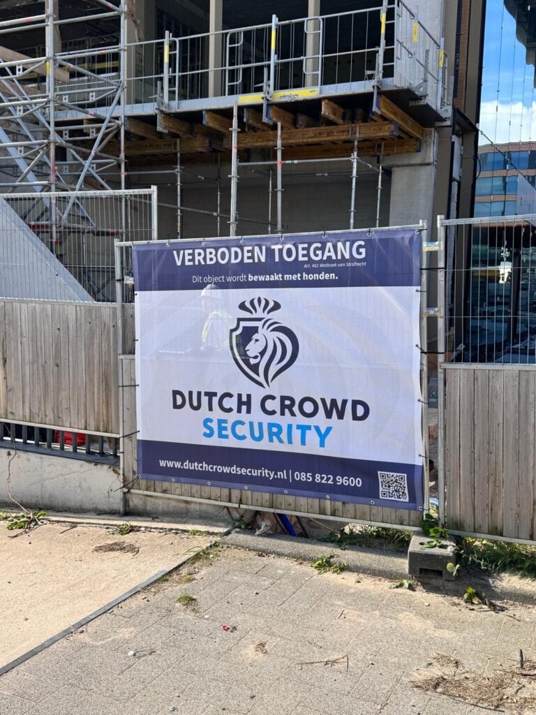 Bouwplaatsbeveiliging met doek om criminaliteit tegen te gaan